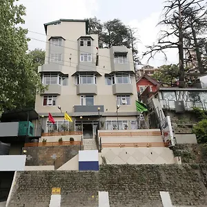 Oyo 8917 Crystal Palace Hotel